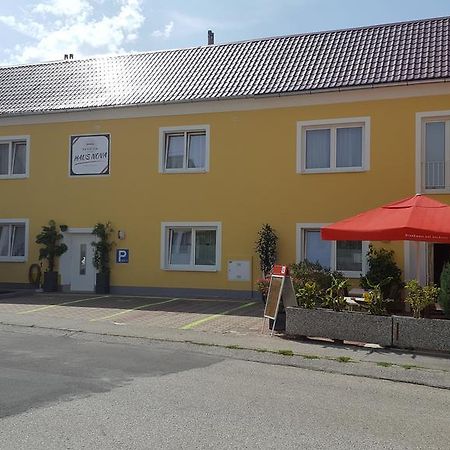 Pension Haus Nova Wiener Neustadt Buitenkant foto